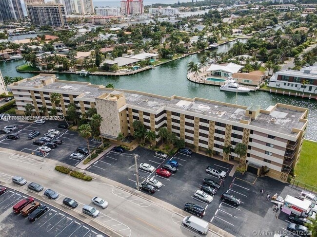 Building Photo - 301 Golden Isles Dr Unit 302
