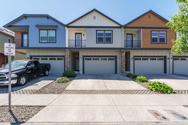 Building Photo - ASK ABOUT OUR AUGUST MOVE IN SPECIAL: Spac... Rental
