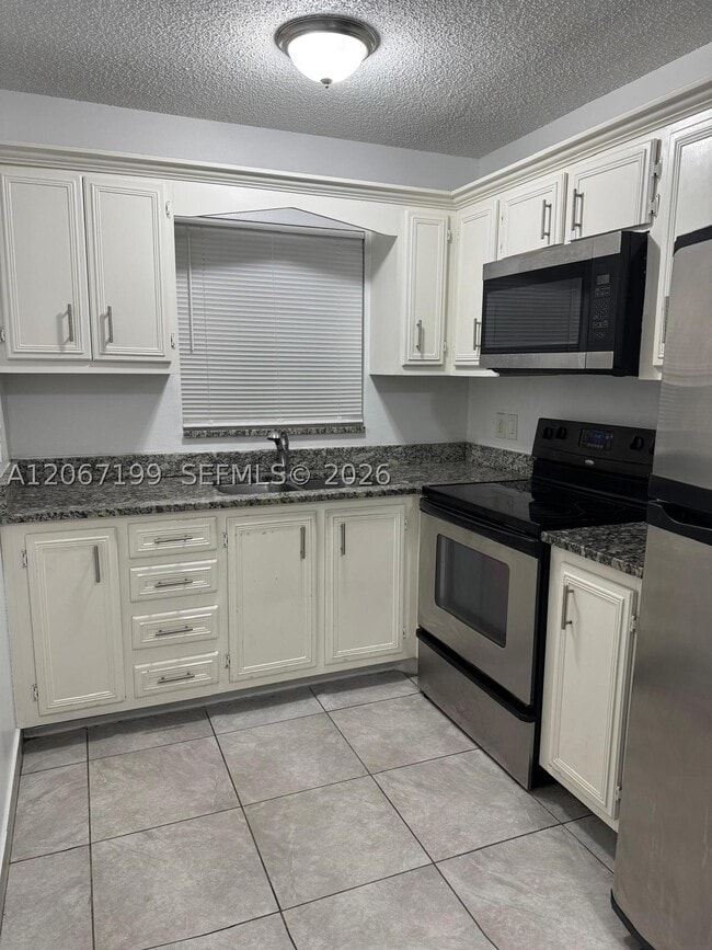 Building Photo - 3 3rd Ave S Unit 3