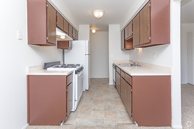 2BR, 1.5BA - 800 SF