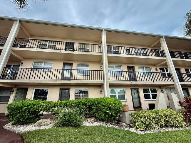 Building Photo - 11700 Park Blvd Unit 106