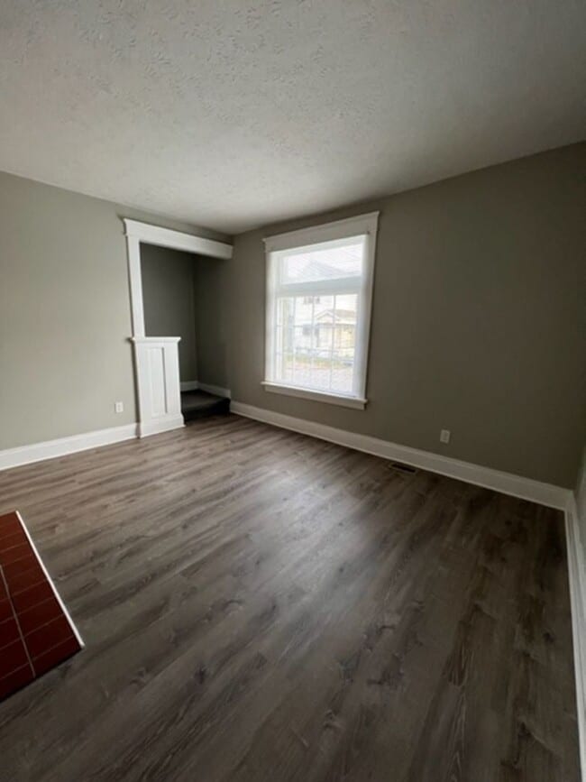 Photo - Charming 2 Bedroom Home with Fenced Yard Available for Pre-Lease!