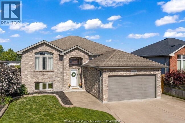 Photo - 3040 Troup Cres