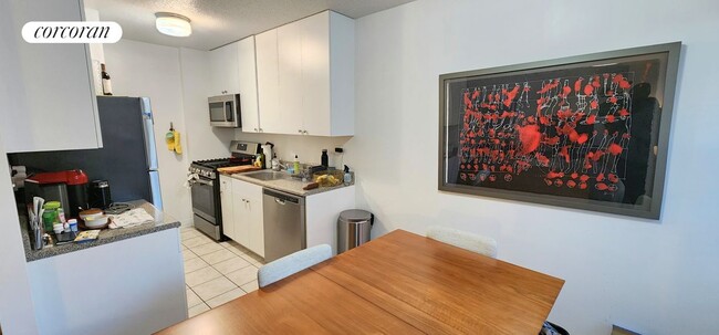 Photo - 175 W 90th St