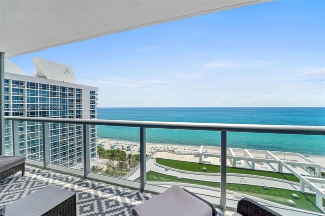 Building Photo - 6799 Collins Ave Unit 1103