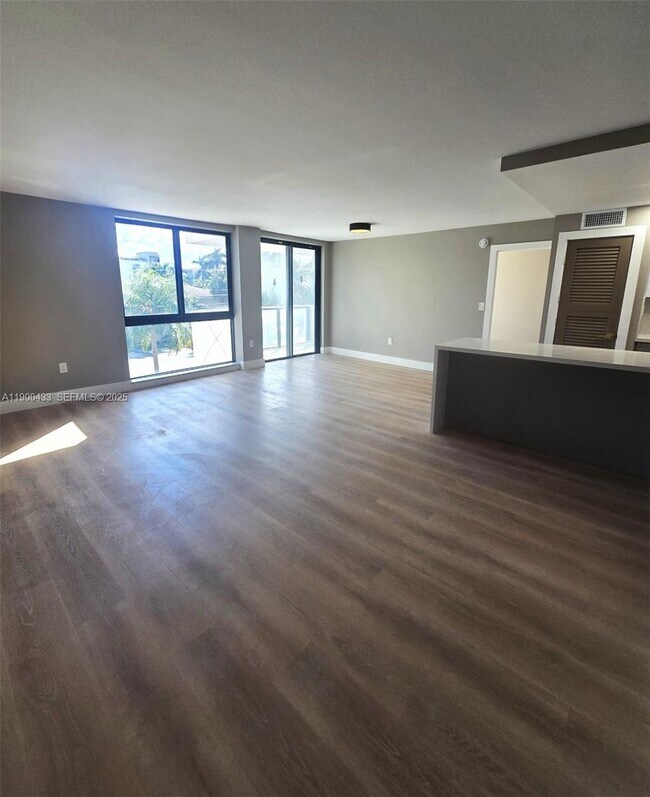 Photo - 9800 W Bay Harbor Dr Unidad 305