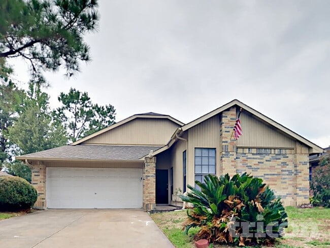 Photo - 7811 Bluff Trail Dr