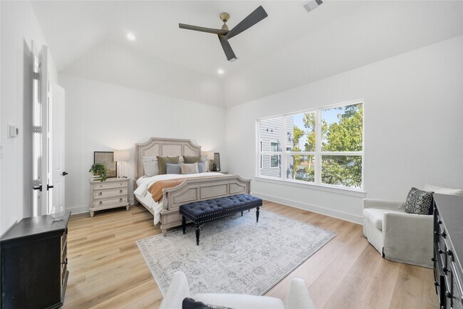 Photo - 1307 E 27th St