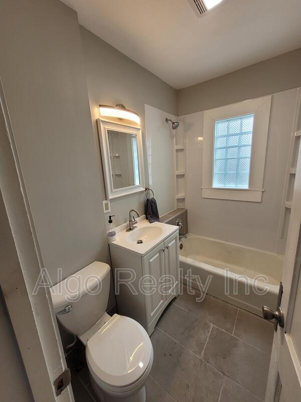 Photo - 133 Winifred St W