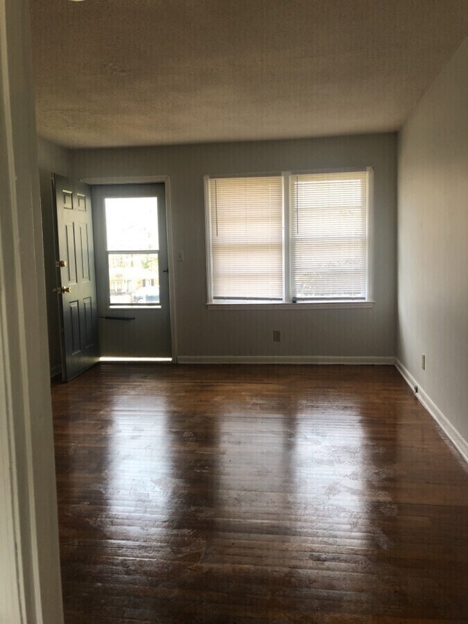 2 Bedroom 1 Bathroom - 2 Bedroom 1 Bathroom House