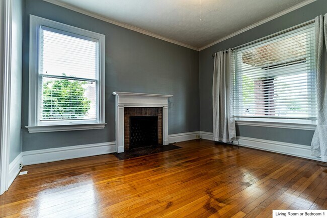 Photo - 654 6th Ave