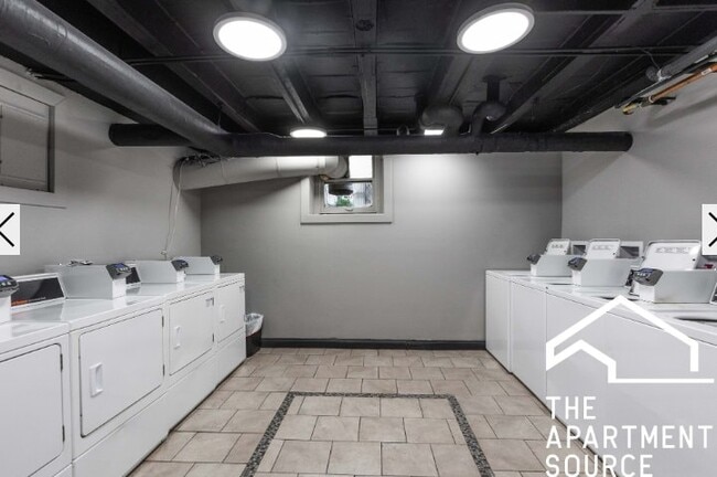 Photo - 739 W Belmont Ave Unit 1
