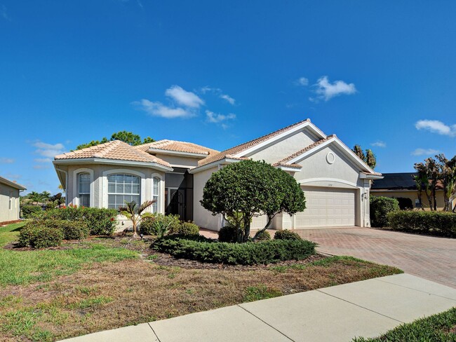 Photo - 3BD/2BA/3 Car Garage in Stoneybrook