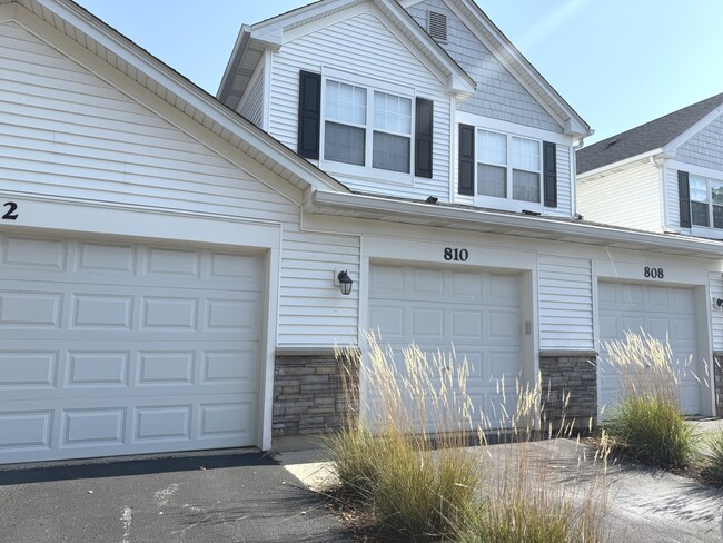 Building Photo - 810 Woodewind Dr