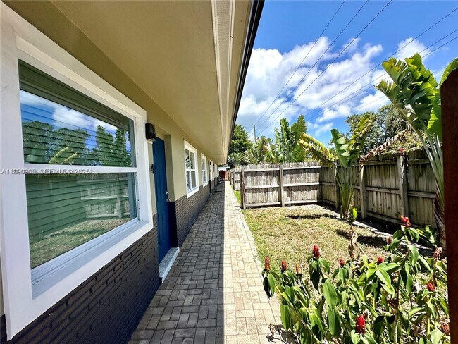 Photo - 1201 NE 5th Ave Unit 4