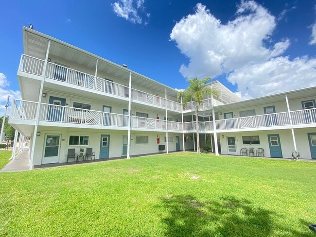 Building Photo - 320 Lakeview St Unit Apt 207