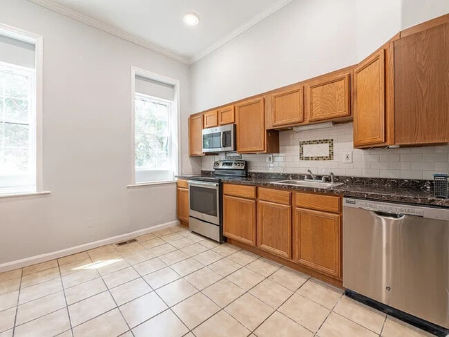 Building Photo - 951 N 6th St