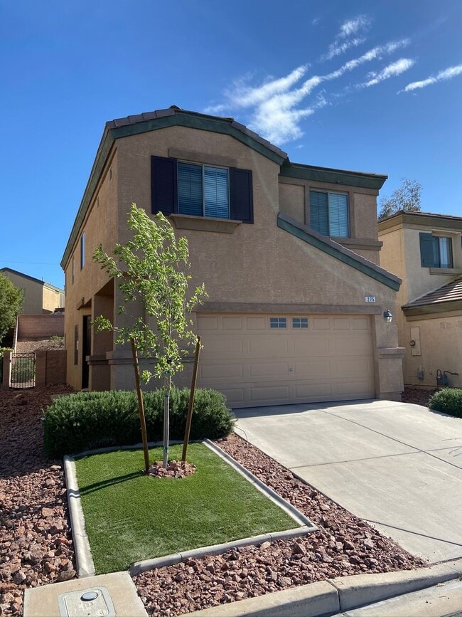 2 Story Home in Henderson with Large Backy... - 2 Story Home in Henderson with Large Backy...