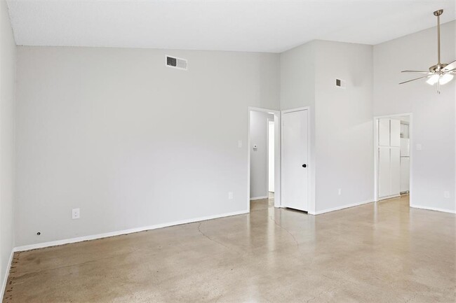 Photo - 113 Meteor Dr