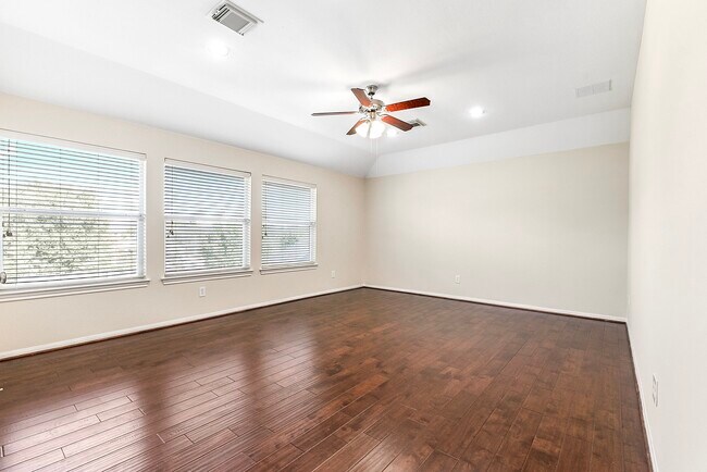 Building Photo - 28514 Hayden Park Dr