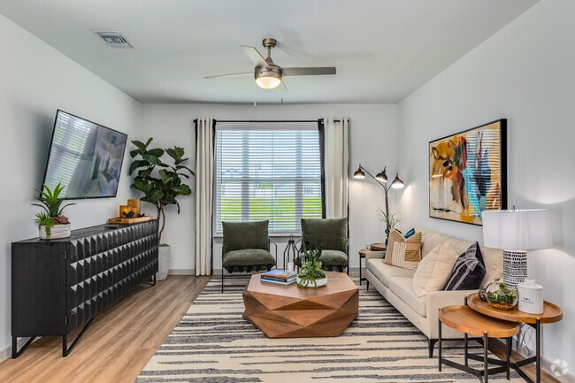2BR, 2BA - 1,095SF - Living Room