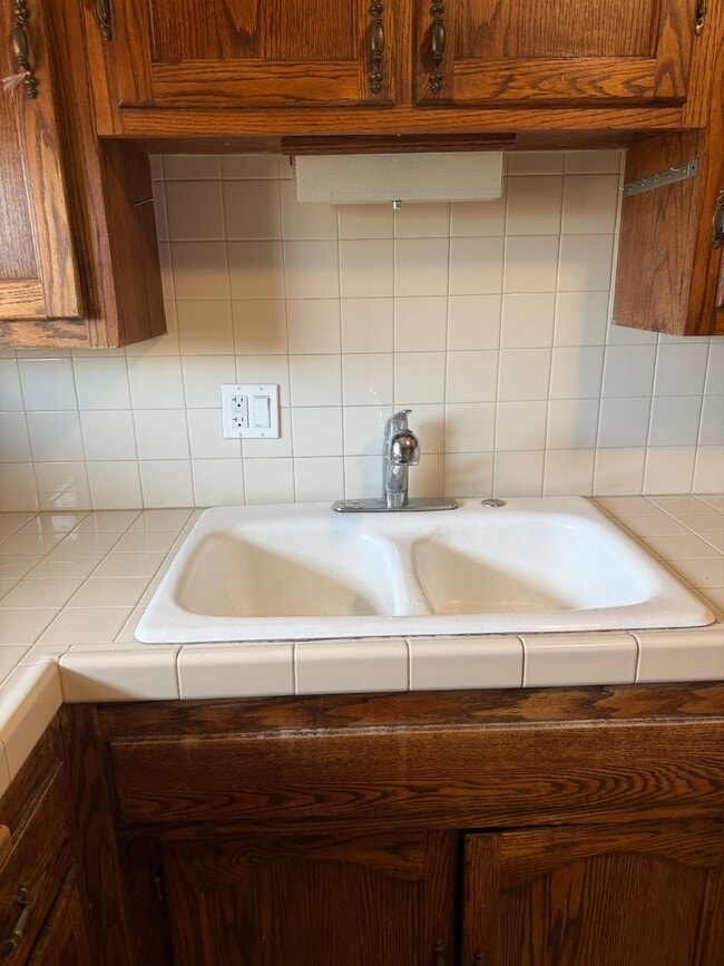 Photo - Charming 3 Bed / 1 Bath single story duplex located in a desirable neighborhood