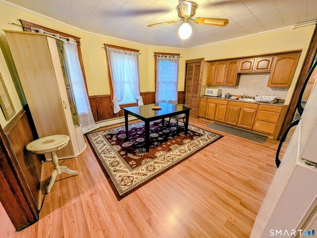 Photo - 160 Smith St