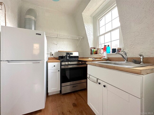 Photo - 56 Dubois St