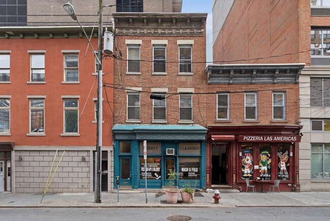Building Photo - 262 Warren St Unit 3