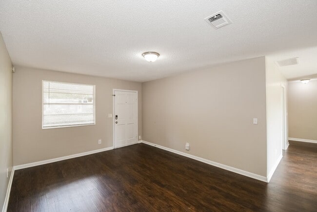 Photo - 5038 Locksley Ave