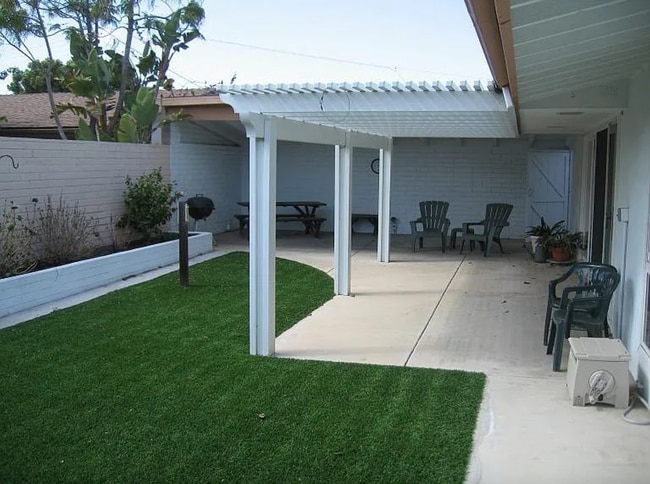 Building Photo - No back house!