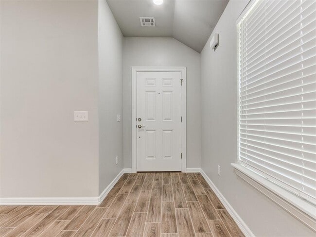 Photo - 616 Maleah Pl