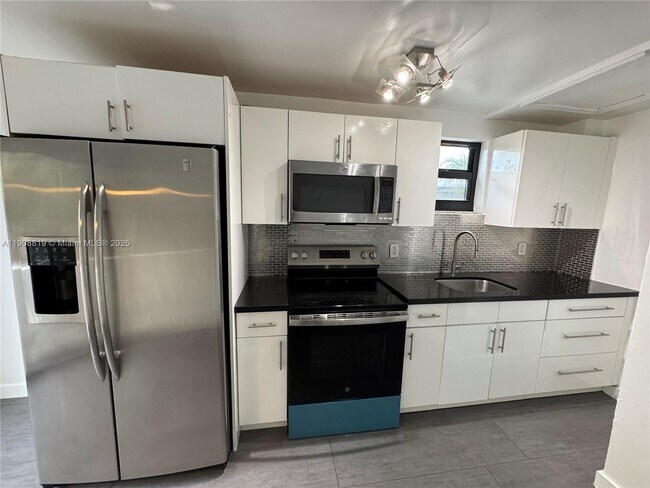 Photo - 3011 SW 1st Ave Unidad 12