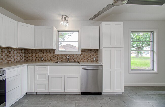 Photo - 709 S McCarty Ave