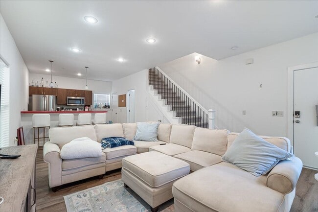 Oakland Properties (3bed/3.5bath)