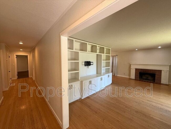 Photo - 1251 Middlefield Ave