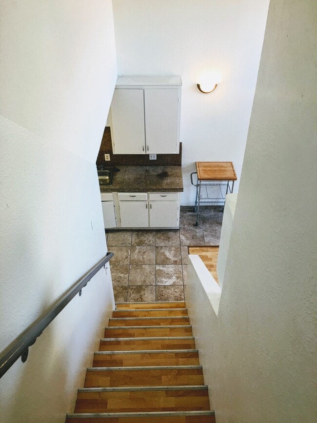 Photo - 1540 S Fairfax Ave Unidad 7