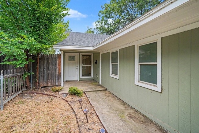 Photo - Charming 2-bedroom, 1-bath home in a convenient Fort Worth location!
