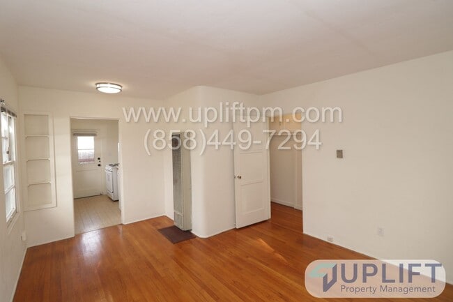 $500 off move in special! 1 bedroom end un... - $500 off move in special! 1 bedroom end un... Apartment Unit 4439