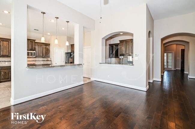 2921 Regents Park Ln