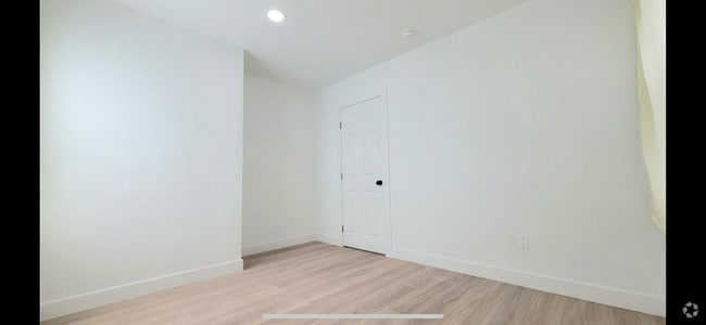 Building Photo - 618 W 6th St Unit 618 Rental