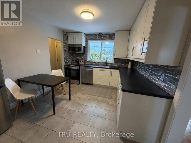 Photo - 7 Roundhay Dr