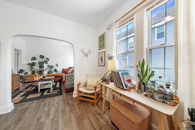 Photo - 1276 W 67th St Unidad B