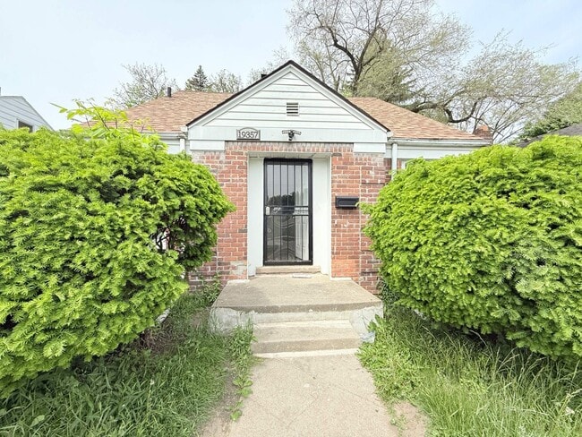 Building Photo - Fully Renovated 3-Bedroom Home – Move-In R...