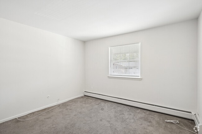 2BR, 1BA - 920SF - Bedroom