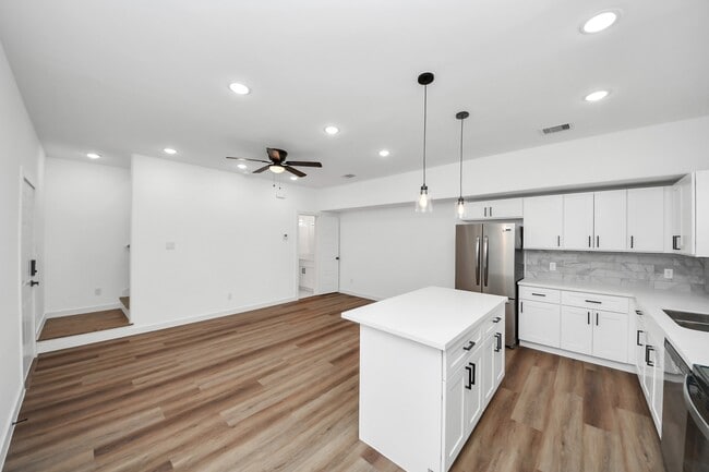 8021 Birmingham St