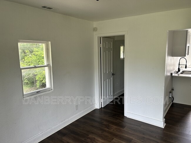 Photo - 1848 Cone St