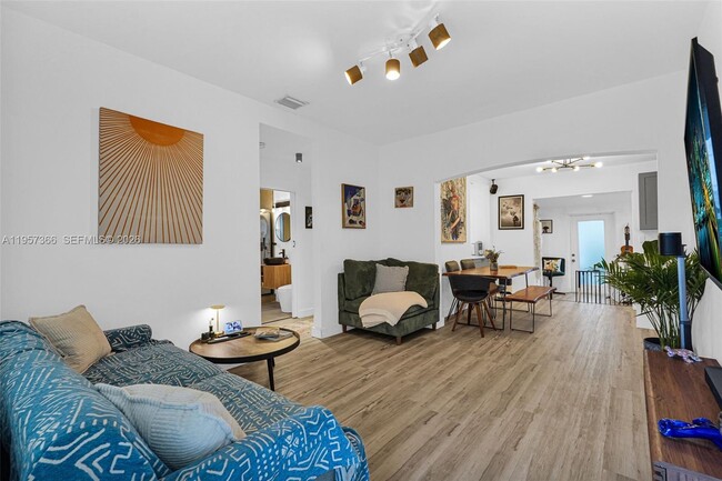 Photo - 274 NW 43rd St