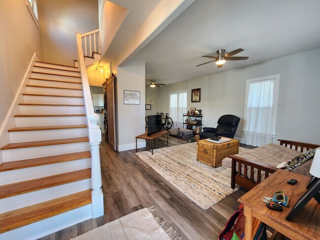 Photo - 3 Bed 2 Bath Victorian Downtown!!!