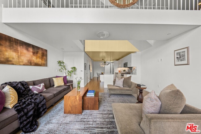 Photo - 7907 Willoughby Ave Unidad 4